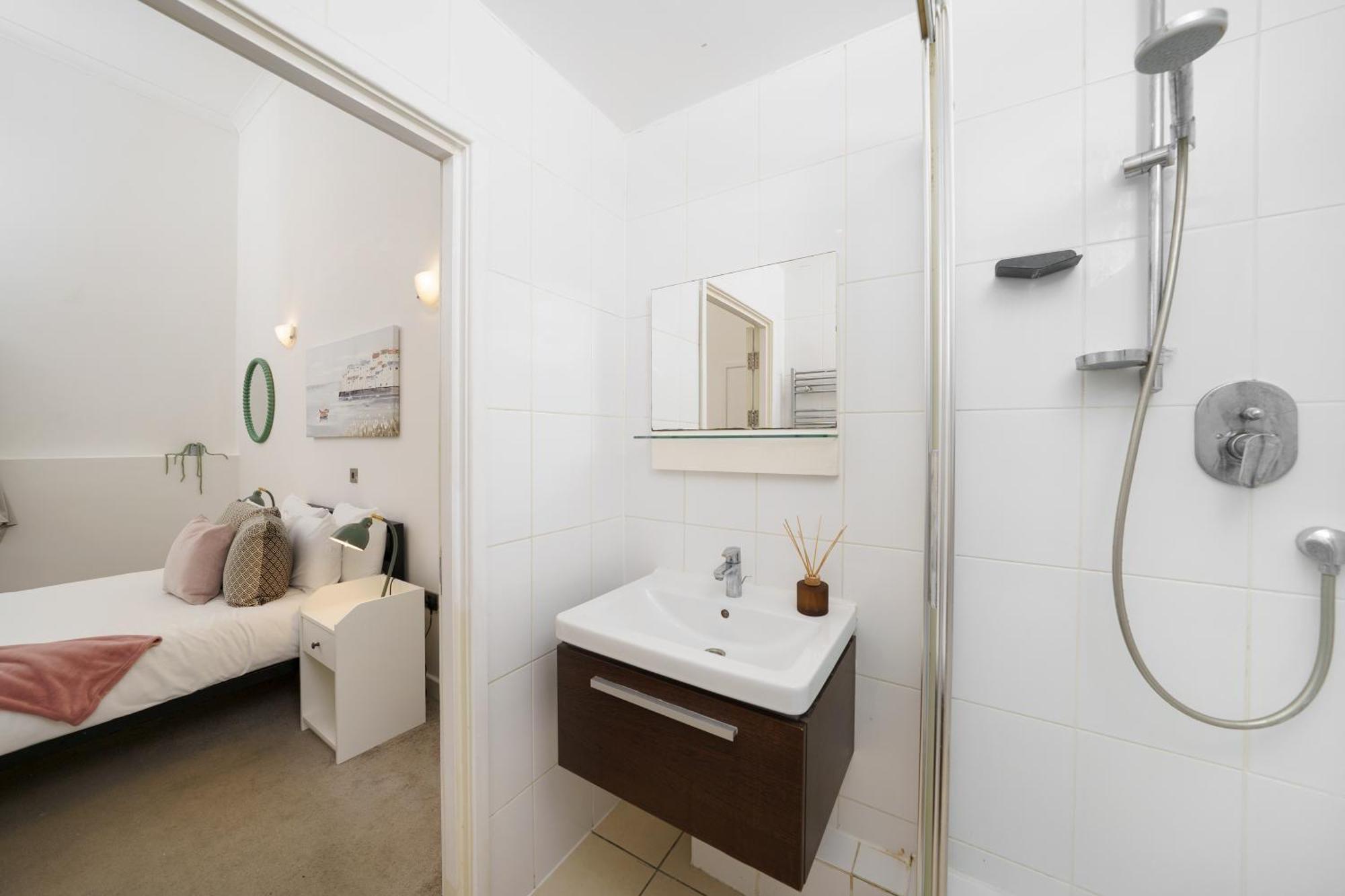 Modern 3br - Flat Sleeps 8 - Walk To Liverpool St London